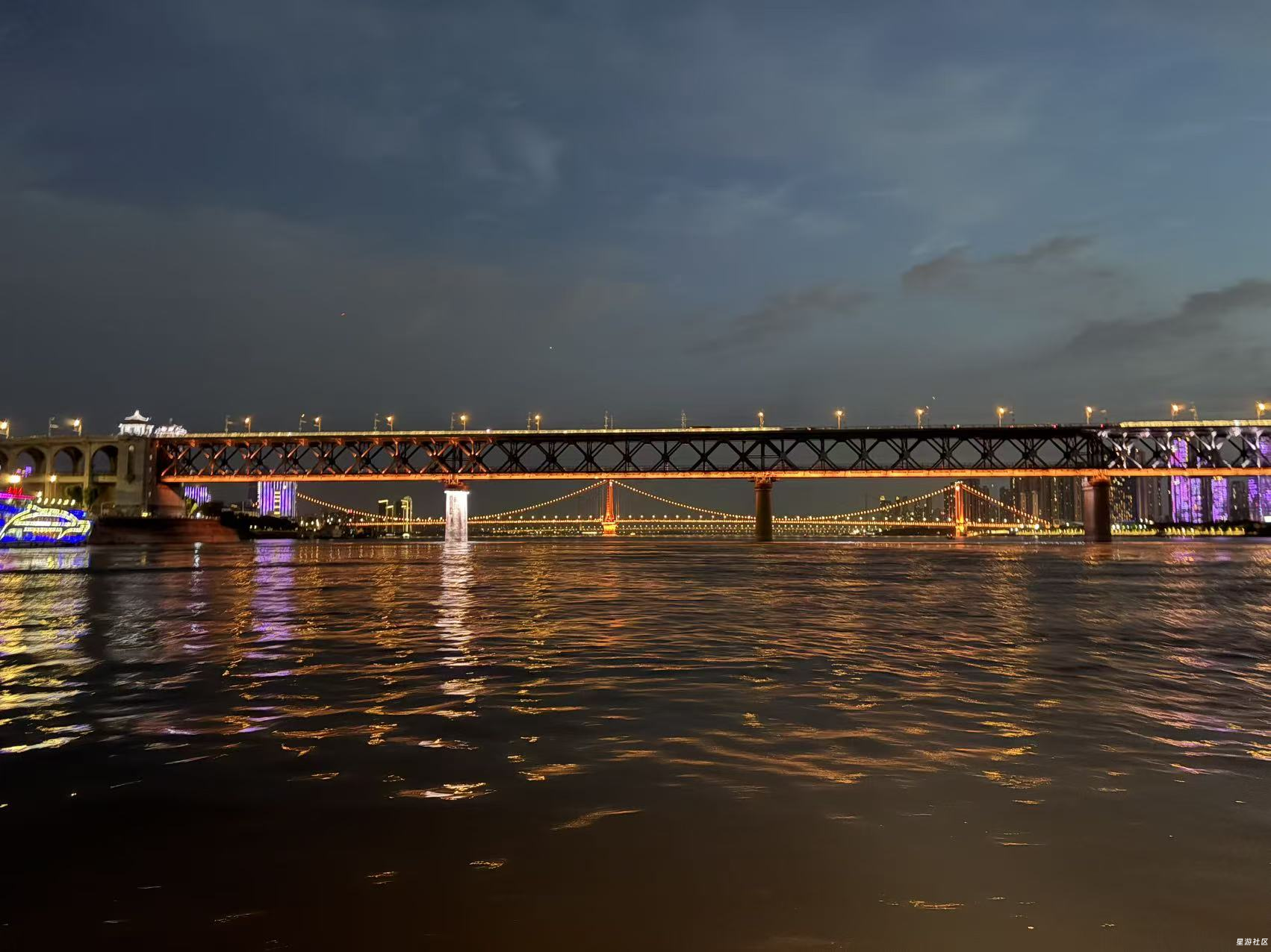 20251104202115249-aa98ddfb16472290ef05d36331a08596