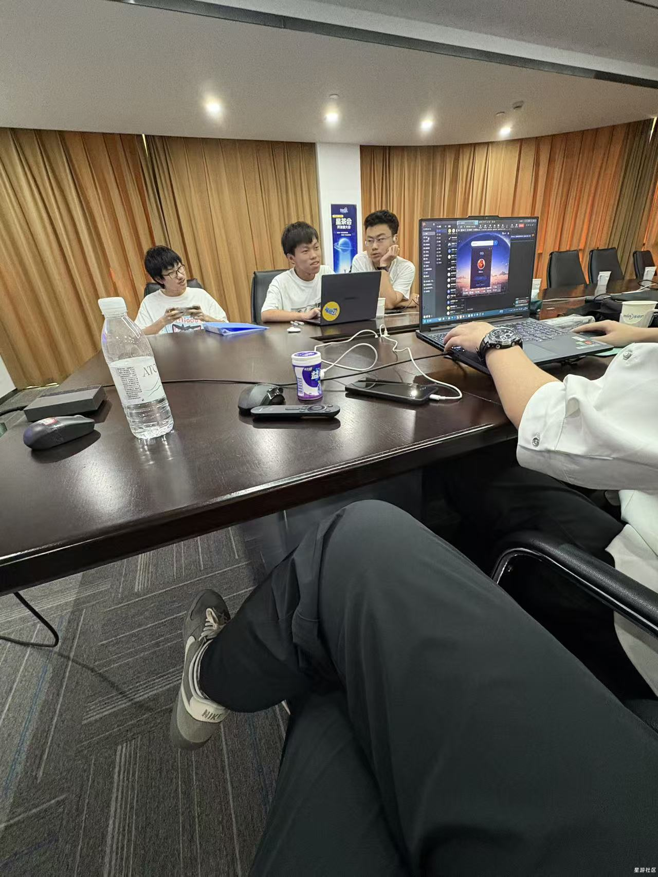 20251104203200421-f10704add5b5eabb34b24a36d4b96245